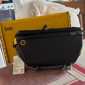 Pixoo Slingbag - Yellow LED Sling Bag